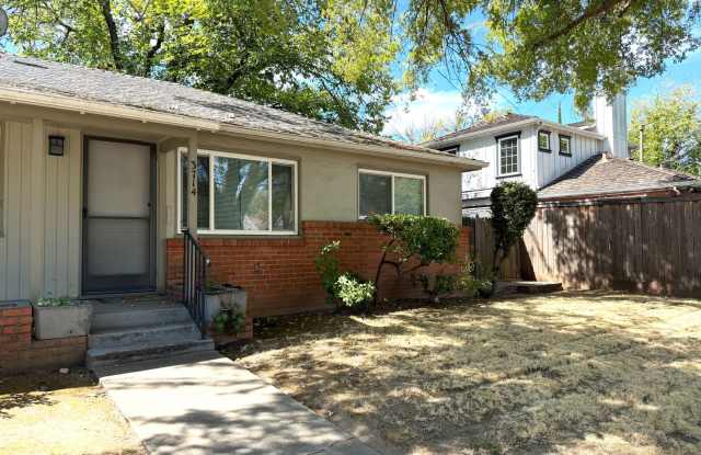 Charming 2BR/1BA East Sacramento Duplex with Private Garage Gallery 1