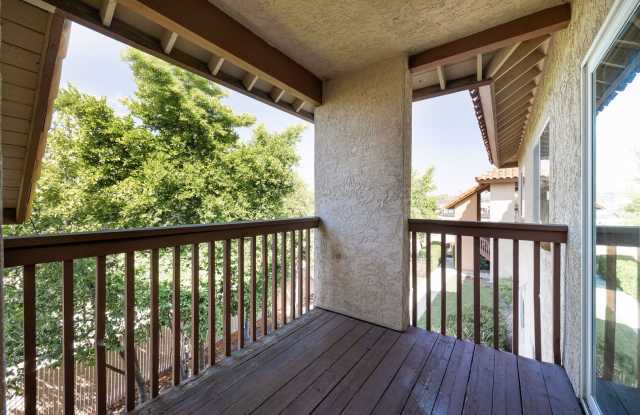 Gated Community Updated 2 Bed/ 2 Bath Condo in El Cajon with A/C and Washer/Dryer in Unit! Gallery 2