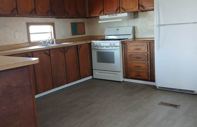 “Comfortable and Convenient” 3 bedroom 2 bathroom Gallery 4