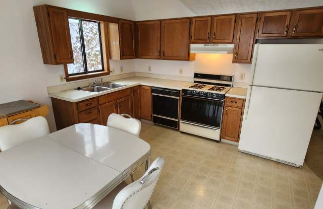 1216 Dale Court Northeast Gallery 3