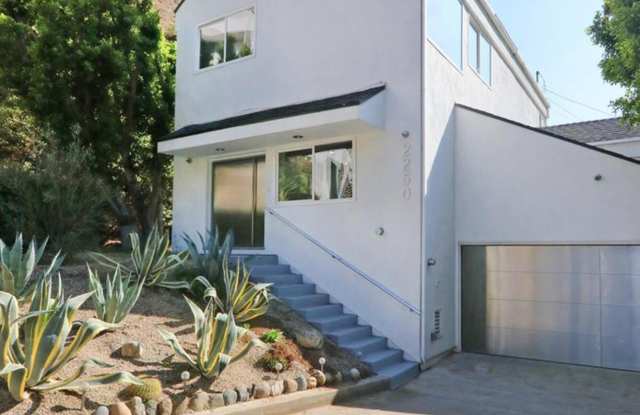 2250 Nichols Canyon Road Gallery 2