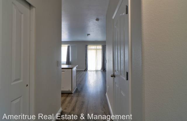 4743 West Oregon Trail Way Gallery 3