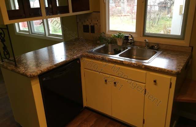 NEW PHOTOS TO COME! Spacious West End Home with 5 Bedrooms, Workshop & Tons of Storage! Gallery 4
