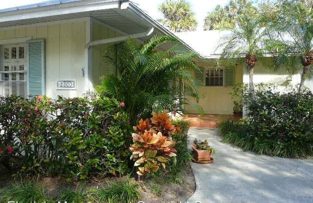 2300 Pine Ave - 2300 Pine Avenue, Vero Beach, FL 32960
