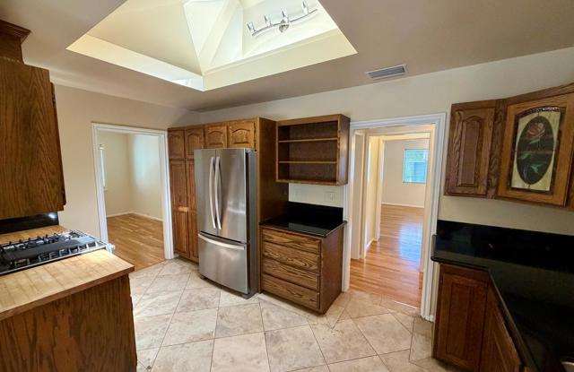 1431 Oneonta Knoll Gallery 2