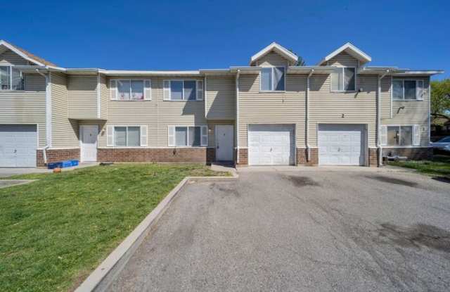 558 North Redwood Road photos photos