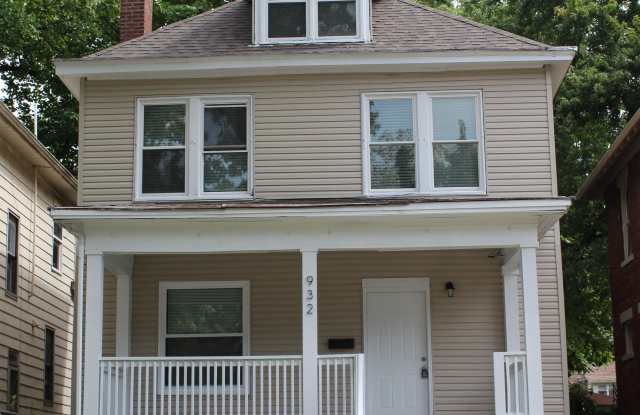 932 Linwood Ave photos photos