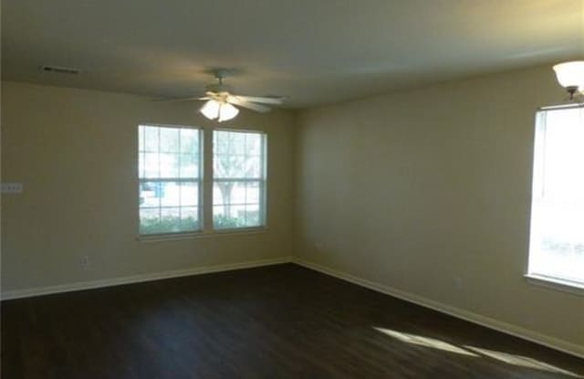 718 Honeysuckle Drive Gallery 3