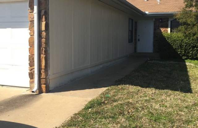 400 W Quantico St - 400 West Quantico Street, Broken Arrow, OK 74011