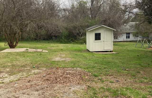 Super cute, newly renovated 3 bed, 1 bath home close to all things Downtown Salisbury photos photos