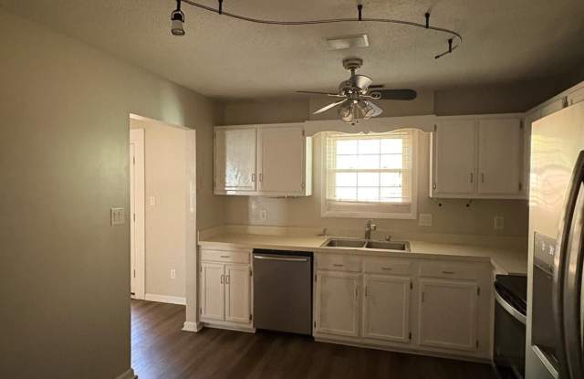 502 W Hilltop Court Gallery 4