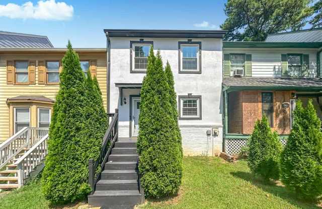 Charming 3BR Townhome Living in the Heart of Jonquil City! Gallery 1