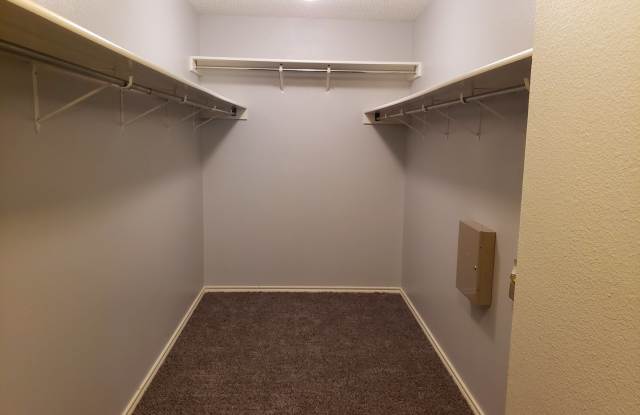 Huge 4 bed 2.5 bath house newly renovated Gallery 4