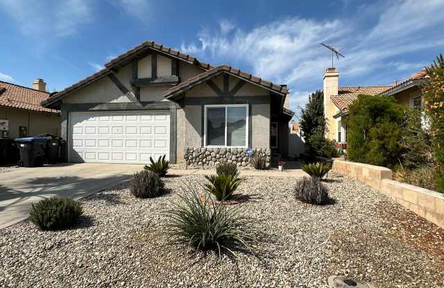 3Bd/2ba House + Den - 14169 Martinique Dr. Gallery 1