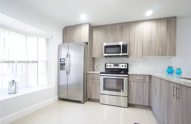 610 NW 108th Ter photos photos