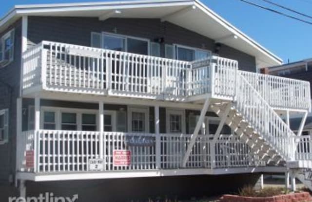 7 Atlantic Avenue Upstairs - 7 Atlantic Avenue, Hampton Beach, NH 03842