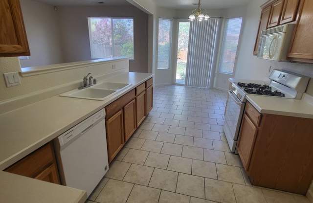 Single story House w/ Den/Office Space! 502 La Quinta in Dayton, NV Gallery 4