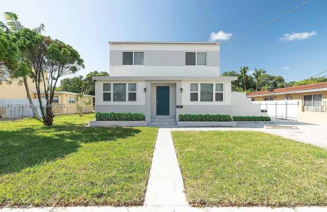 3030 NW 16th St photos photos