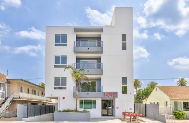 14748 Victory Blvd. photos photos