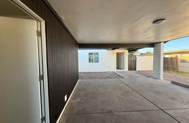 Scottsdale/Tempe Beautifully Remodeled 3 bed 2 bath with Yard! photos photos