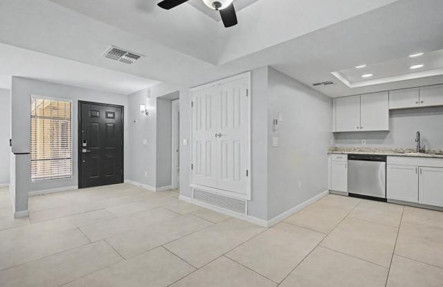 Charming 2 Bed / 2 Bath Downstairs Unit with Great Amenities! photos photos