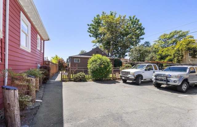 2510 Eagle Ave #C - 2 bedroom | 1 bath | Back Cottage Gallery 4