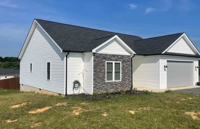 3 BR 2 BA House Gallery 3
