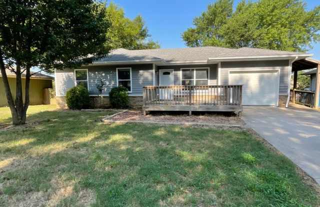 4 bedroom/2.5 bath house - 1113 Bluegill Street, Nixa, MO 65714