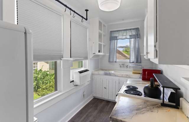 1 Bedroom Garage Apartment in Capital Heights Available June 1st photos photos