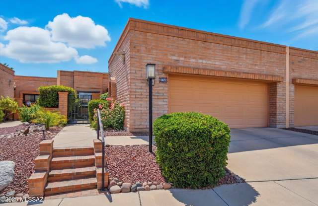 5227 N Via Agrifoglio Gallery 1