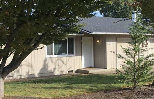 2500 W Irwin Way photos photos