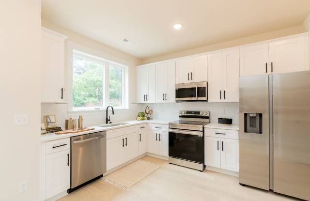 2 Bedroom Townhome in Northshore Chattanooga Gallery 1