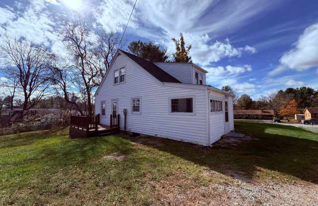 4 Bedroom, 1 Bath House photos photos