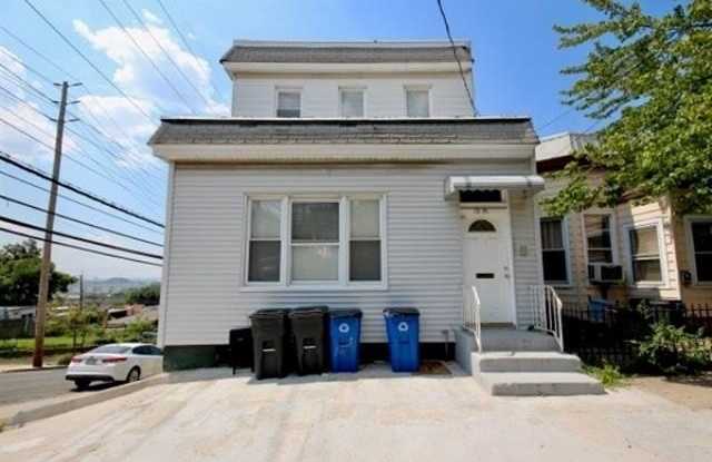 1001 COLUMBIA AVE photos photos