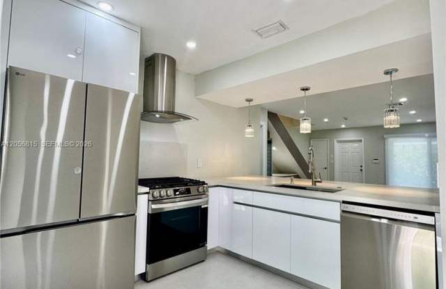7342 Gary Avenue, Miami Beach, FL 33141 - 2509 photos photos