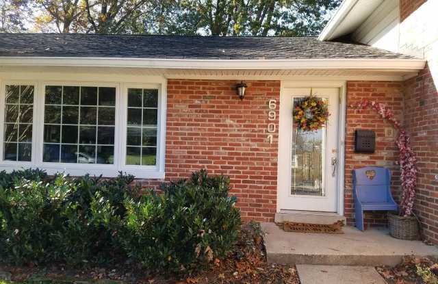 6901 BREEZEWOOD TERRACE Gallery 2