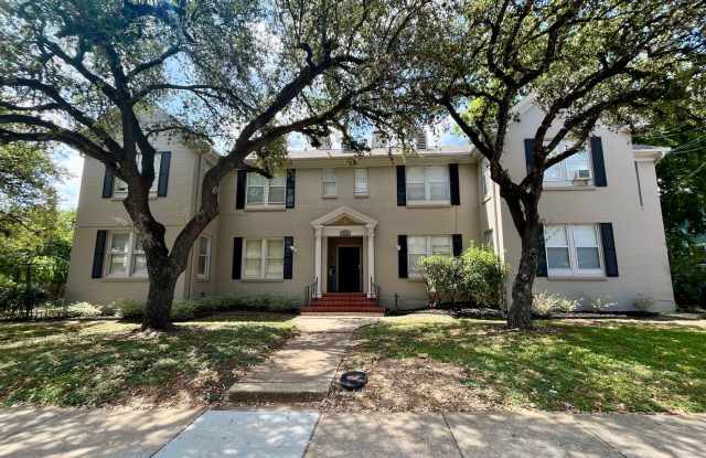 *LOCATION* Fabulous 1/1 with extra space ONE BLOCK off the St Mary's strip and close to the Pearl! Move in Ready! photos photos