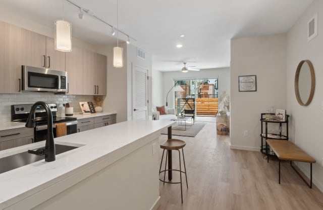AMLI Broadway Park Gallery 2