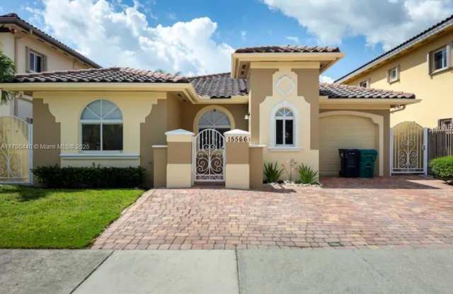 15566 SW 13th Ter photos photos