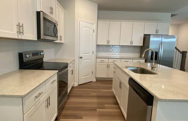 Room in 4 Bedroom Townhome at Planters Trace Ln photos photos