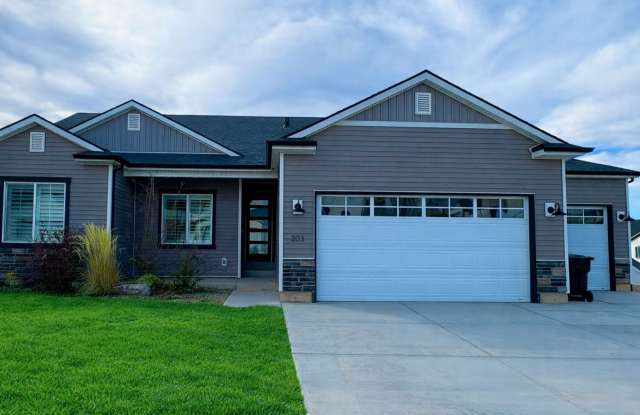 Six Bedroom House Available Now!!! photos photos Six Bedroom House Available Now!!! photos photos