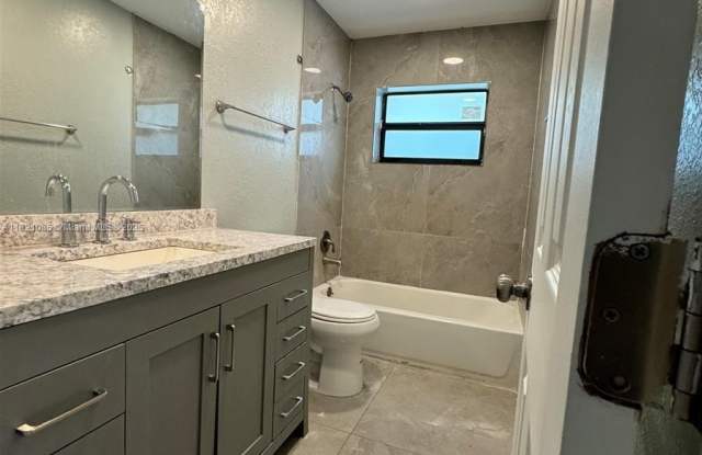 2731 SW 7th St photos photos