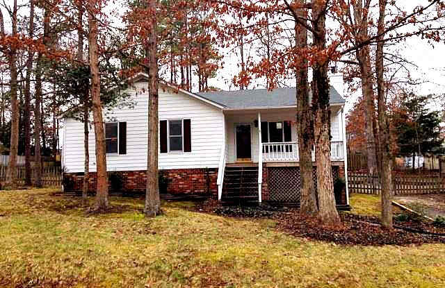 3 BR / 2 BA Gorgeous Roomy Home in Wooded Area - Pets Considered. - 11511 Bailey Mountain Trail, Chesterfield County, VA 23112