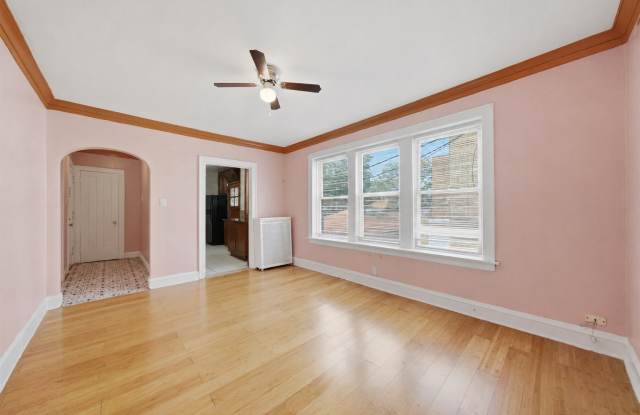 6316 N Artesian Avenue Gallery 3