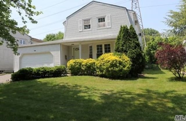 66 Croyden Court - 66 Croyden Court, Roslyn Heights, NY 11507