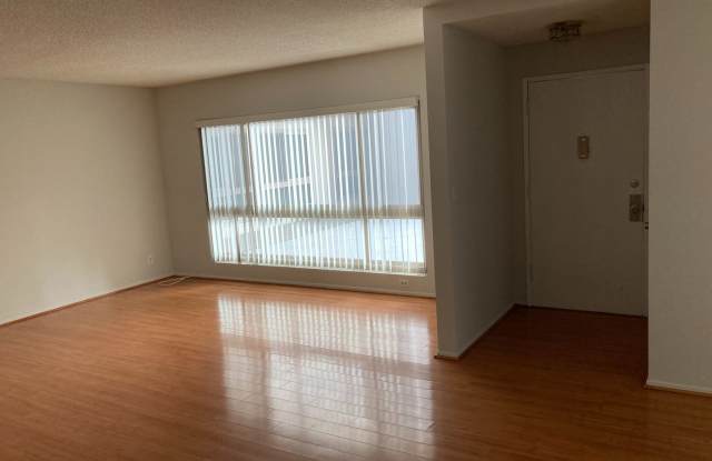 Fox Hills 2 Bd Condo - 6001 Canterbury Drive, Culver City, CA 90230