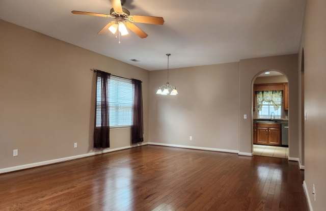 Spacious 4 bedroom 2.5 Bathroom Home in Berwick on a quiet street! Gallery 4