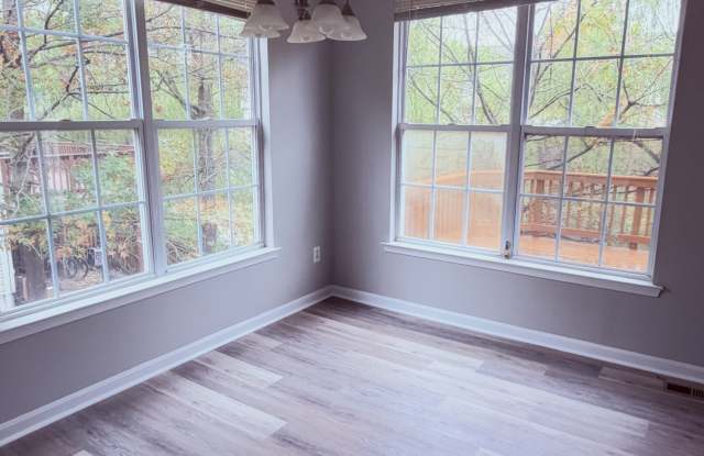 45516 Lakemont Square Gallery 1