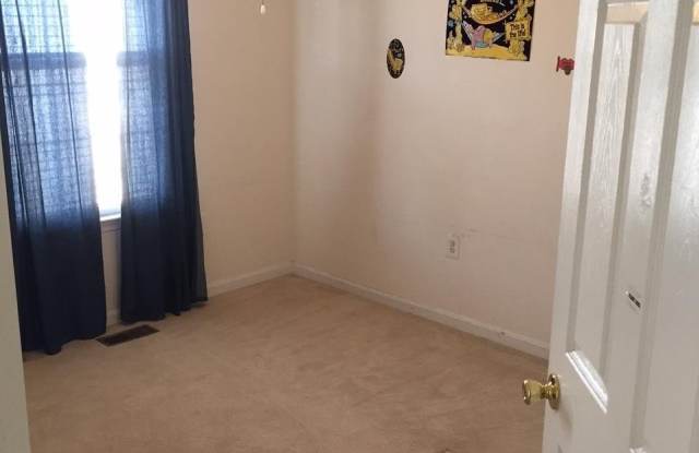 2503 CLOVER FIELD Circle Gallery 4
