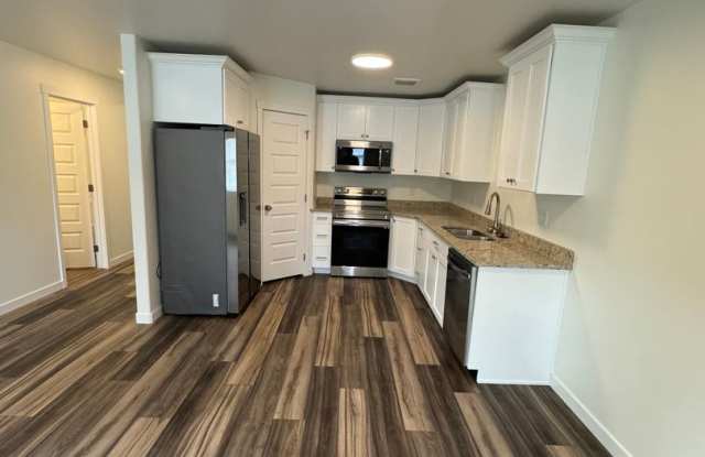 Modern 3 Bedroom, 2.5 Bathroom Townhome for Rent in Idaho Falls with Garage and Washer/Dryer Hookups!  By Real Property Management Gallery 4